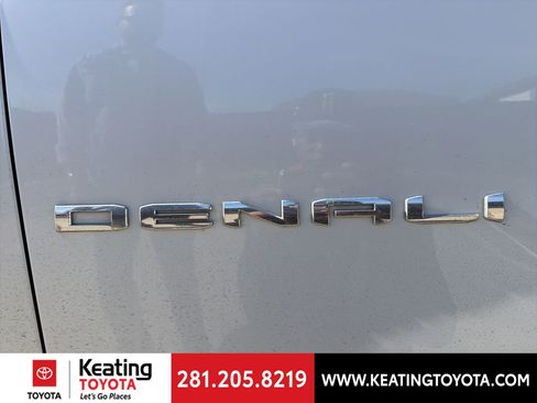 Used 2025 GMC Yukon Denali w/ Sun & Power Step Package image 11