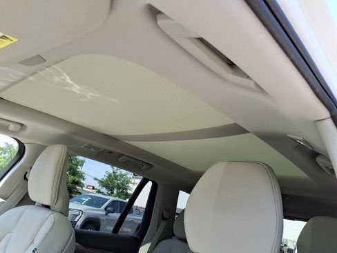 Used 2024 Volvo XC90 T8 Plus w/ Protection Package Premier AWD/4WD image 17