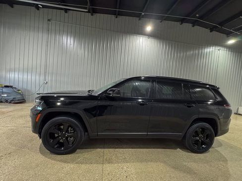 Used 2023 Jeep Grand Cherokee L Limited w/ Black Appearance Package AWD/4WD image 2