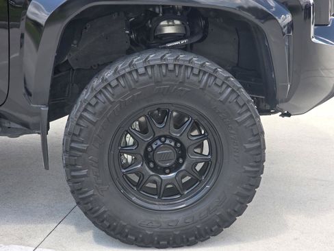 Used 2024 Toyota Tacoma TRD Sport AWD/4WD image 8