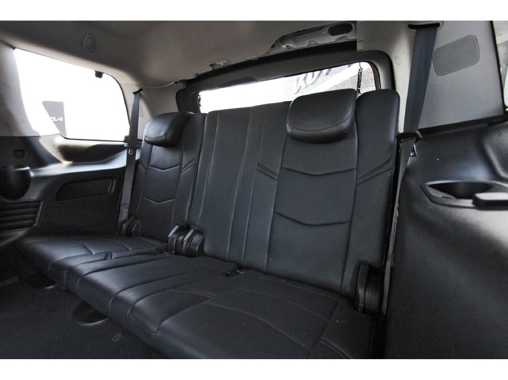 Used 2020 Cadillac Escalade Premium Luxury w/ LPO, Radiant Package AWD/4WD image 31