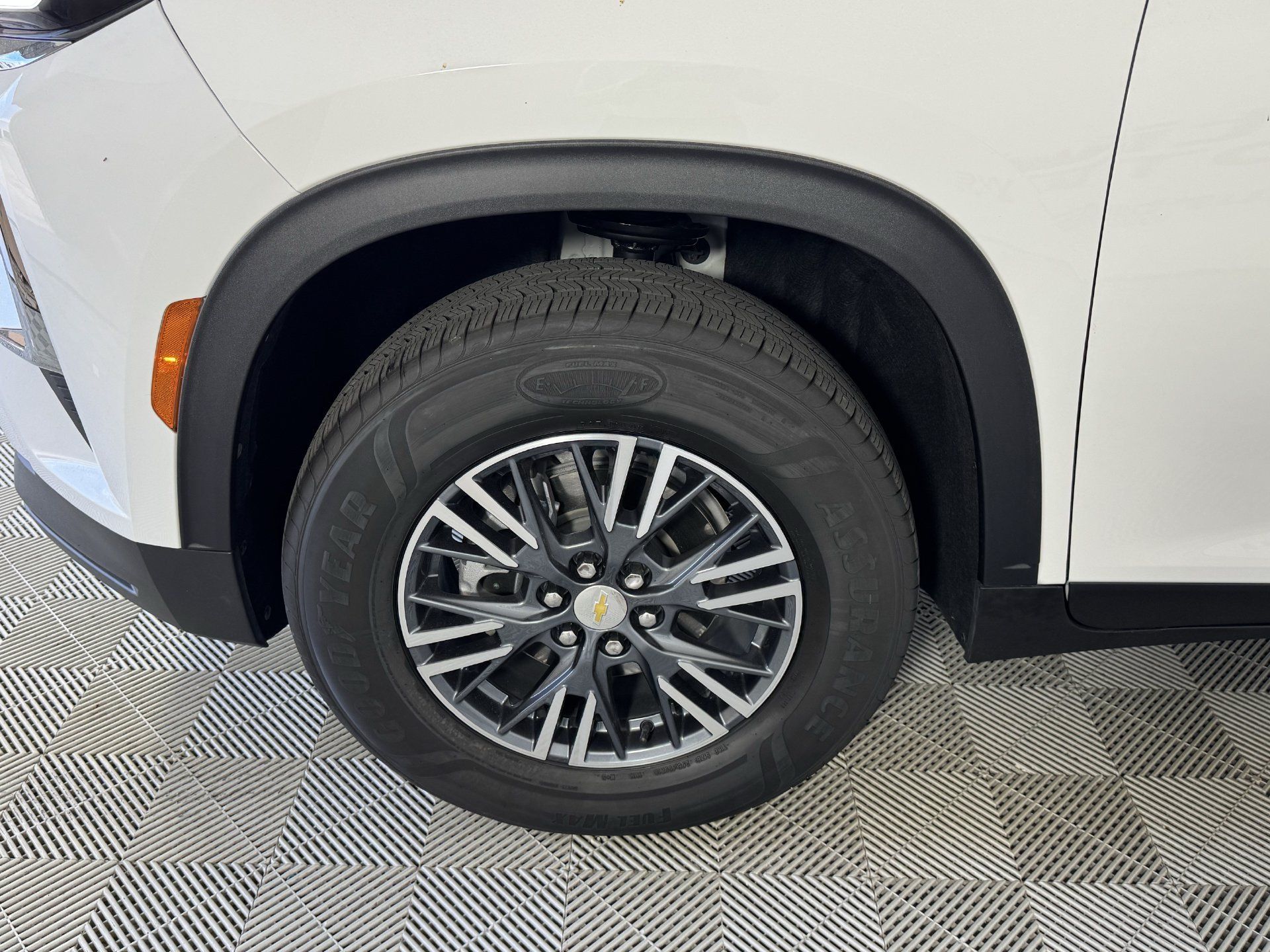 Used 2025 Chevrolet Traverse LT FWD image 30