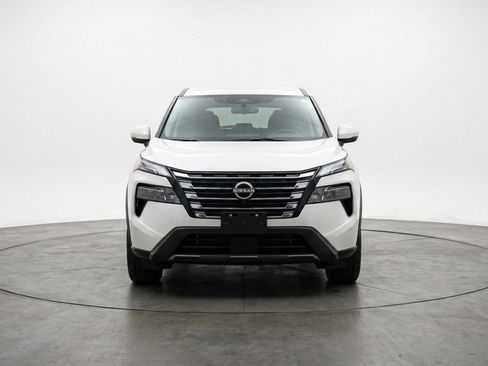 Used 2025 Nissan Rogue SV FWD image 2