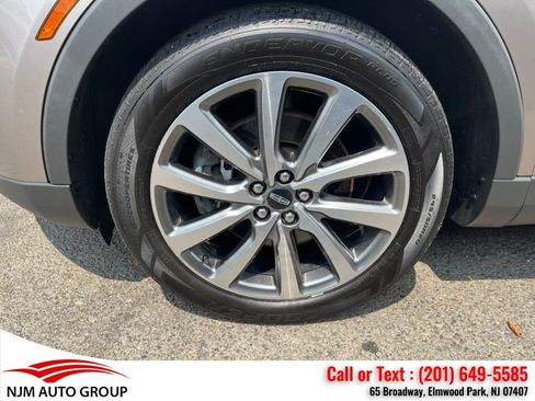 Used 2019 Lincoln Nautilus Select AWD/4WD image 5