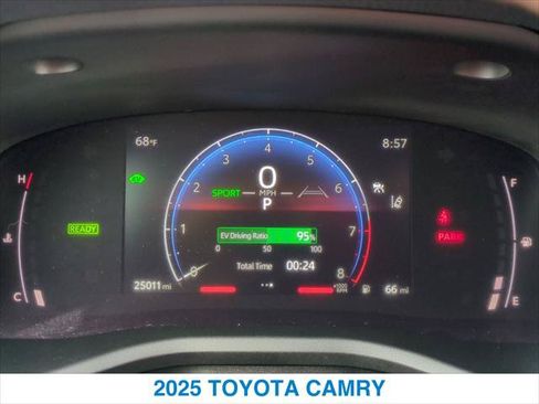Used 2025 Toyota Camry SE w/ Convenience Package FWD image 16