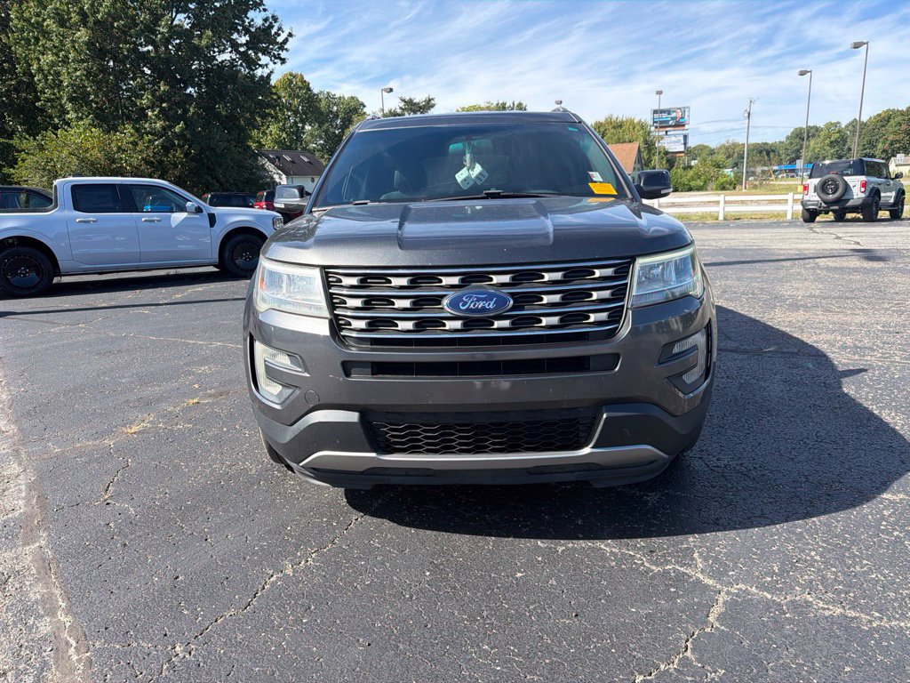 Used 2017 Ford Explorer XLT AWD/4WD image 8