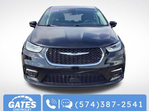 Used 2024 Chrysler Pacifica Touring-L FWD image 2