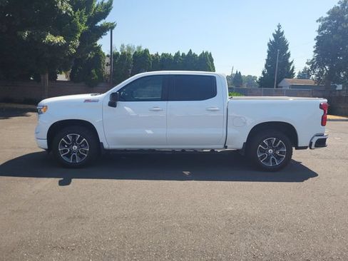 Used 2024 Chevrolet Silverado 1500 RST w/ Z71 Off-Road Package AWD/4WD image 2