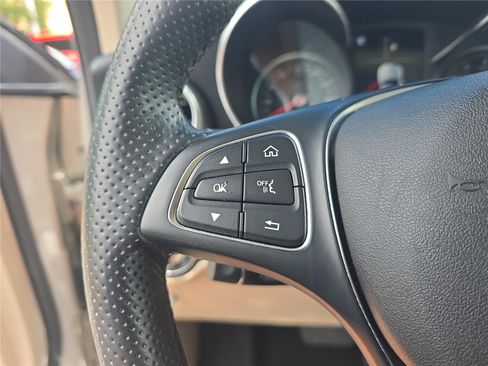 Used 2019 Mercedes-Benz GLC 300 4MATIC image 18