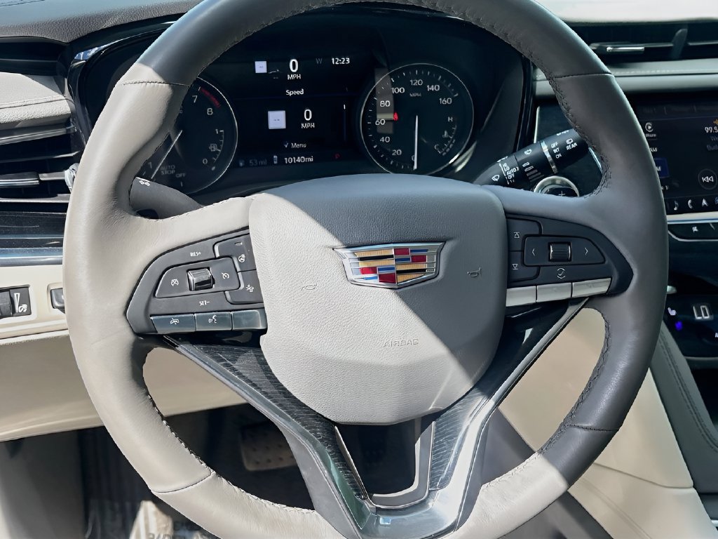Used 2025 Cadillac XT6 Premium Luxury w/ Technology Package FWD image 11