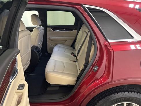 Used 2018 Cadillac XT5 Luxury w/ Driver Awareness Package image 15