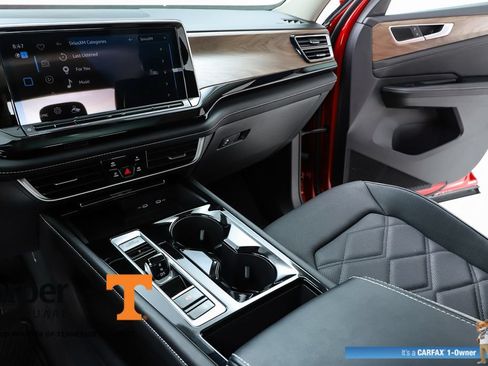 Used 2024 Volkswagen Atlas SE w/ Panoramic Sunroof Package FWD image 23