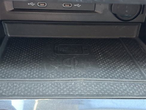 Used 2022 Volkswagen Tiguan SE image 32