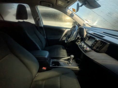 Used 2018 Toyota RAV4 LE image 10