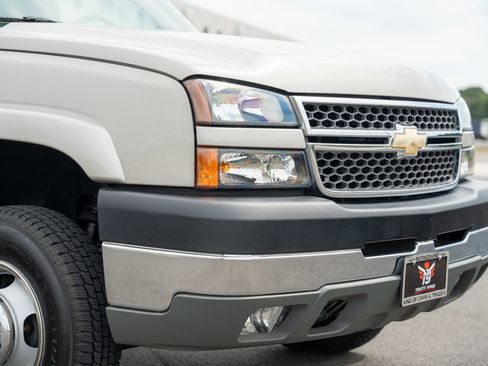 Used 2005 Chevrolet Silverado 3500 LT w/ Heavy-Duty Power Package image 11