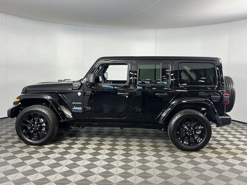 Used 2024 Jeep Wrangler Unlimited Sahara w/ Safety Group image 5