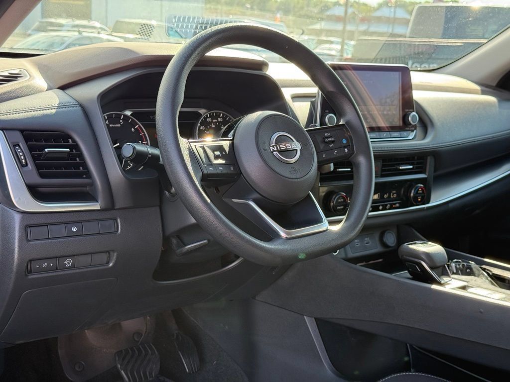 Used 2023 Nissan Rogue SV AWD/4WD image 24