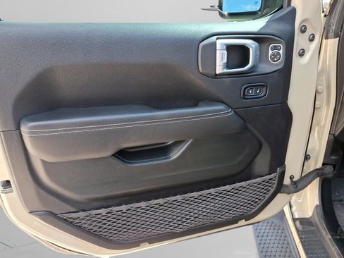 Used 2022 Jeep Wrangler Unlimited Sahara w/ Cold Weather Group image 13