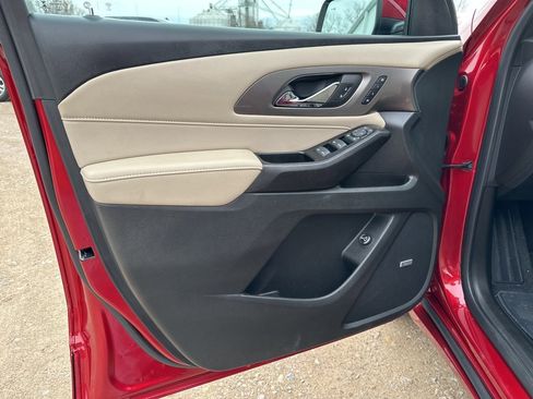 Used 2023 Chevrolet Traverse Premier image 9