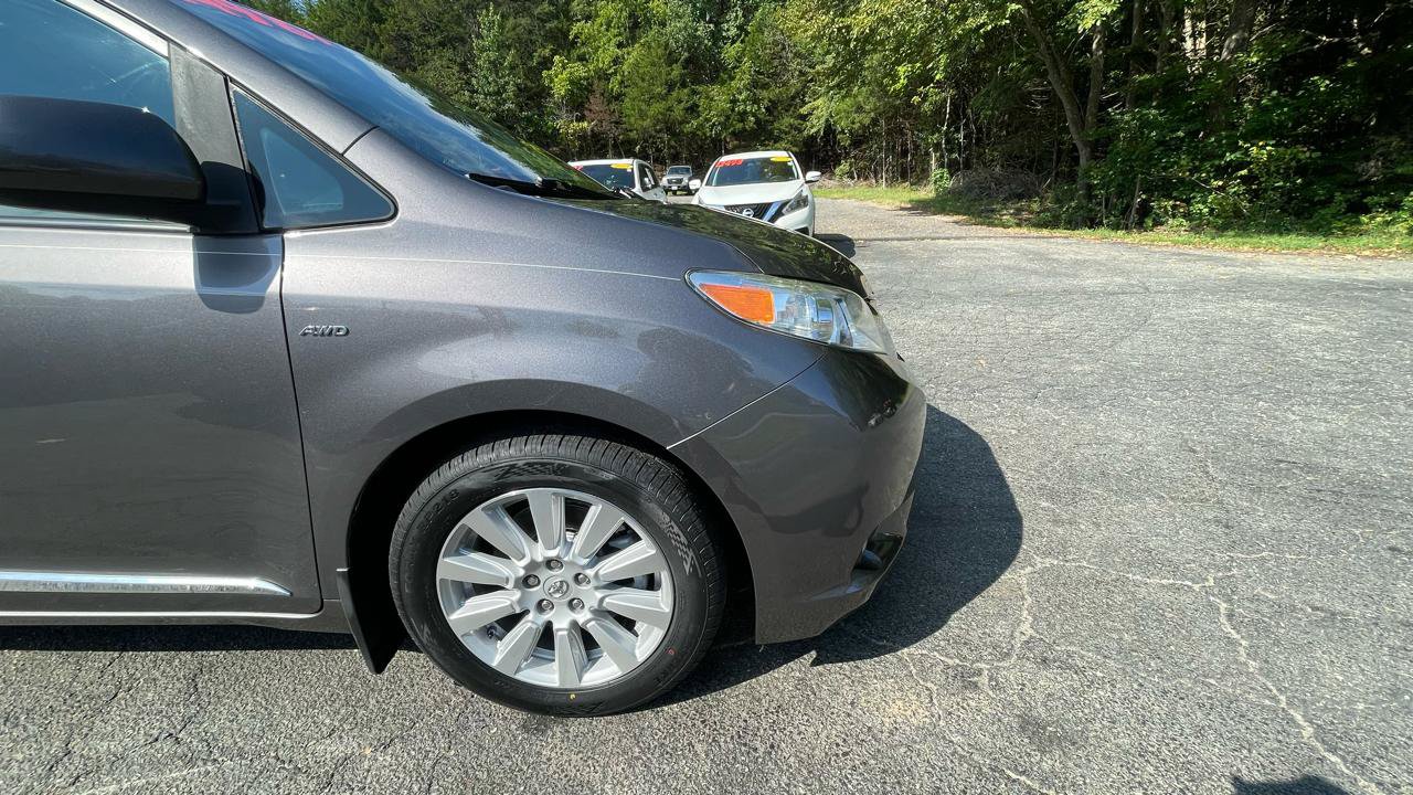 Used 2017 Toyota Sienna XLE Premium w/ Protection Package AWD/4WD image 12