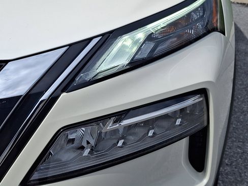 Used 2023 Nissan Rogue SV AWD/4WD image 10
