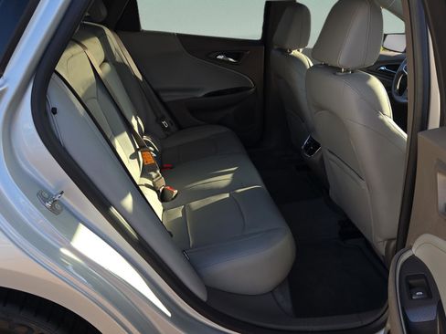 Used 2017 Chevrolet Malibu LT w/ Leather Package image 18