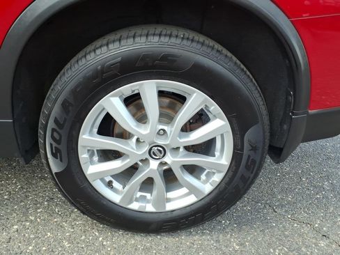 Used 2017 Nissan Rogue SV w/ SV Premium Package AWD/4WD image 18