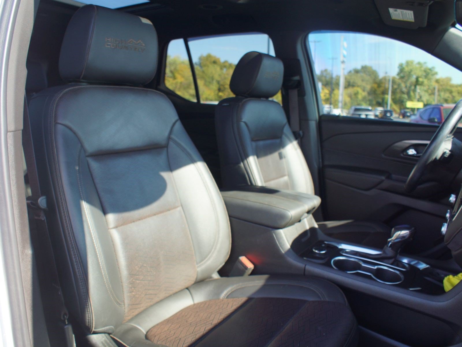 Used 2022 Chevrolet Traverse High Country FWD image 16