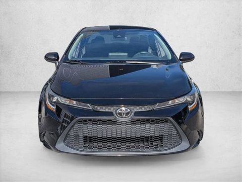 Used 2022 Toyota Corolla LE image 2
