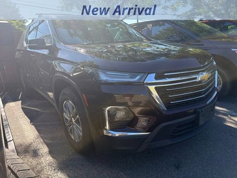 Certified 2023 Chevrolet Traverse LT w/ Rear Camera Mirror Package FWD image 2