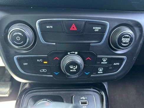Used 2019 Jeep Compass Limited AWD/4WD image 27