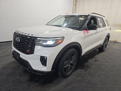 Used 2025 Ford Explorer ST AWD/4WD image 2