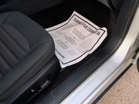 Used 2017 Ford Fusion SE w/ Fusion SE Technology Package image 31