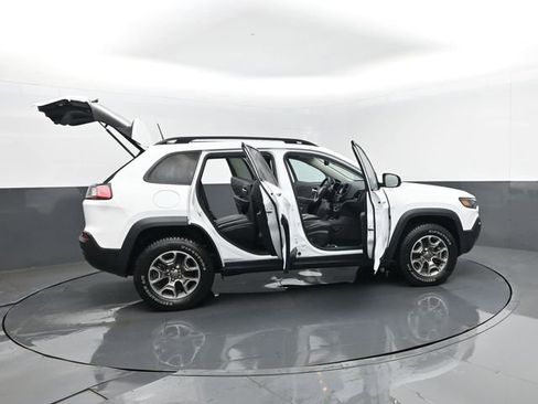 Used 2022 Jeep Cherokee Trailhawk w/ Premium Leather Package AWD/4WD image 30