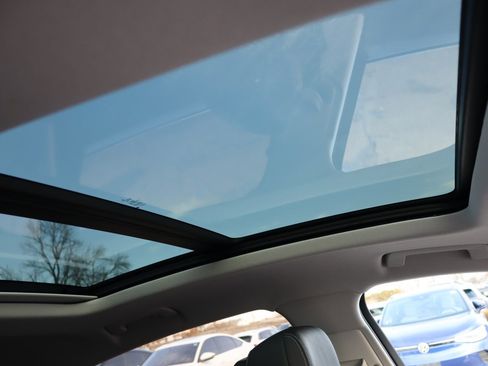 Used 2022 Audi e-tron Premium w/ Convenience Plus Package image 15