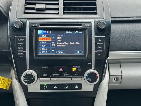 Used 2013 Toyota Camry LE image 17