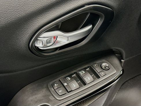 Used 2021 Jeep Cherokee Latitude Plus image 15