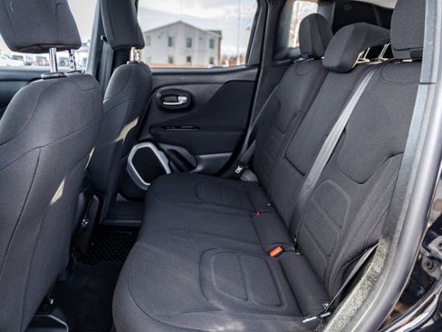 Used 2018 Jeep Renegade Latitude w/ Cold Weather Group image 12