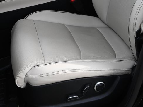 Used 2024 Genesis GV70 2.5T w/ Advanced Package image 28