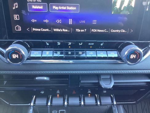 Used 2024 Chevrolet Colorado LT w/ LT Convenience Package II image 25