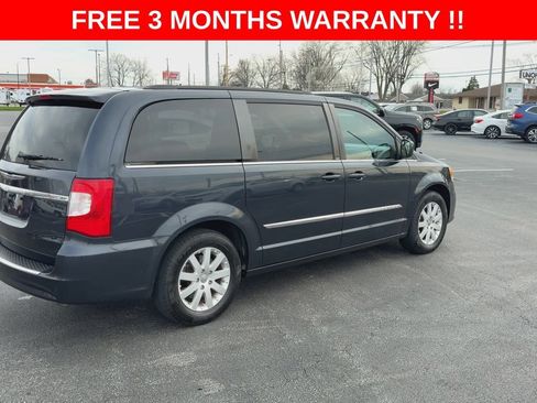 Used 2014 Chrysler Town & Country Touring image 8