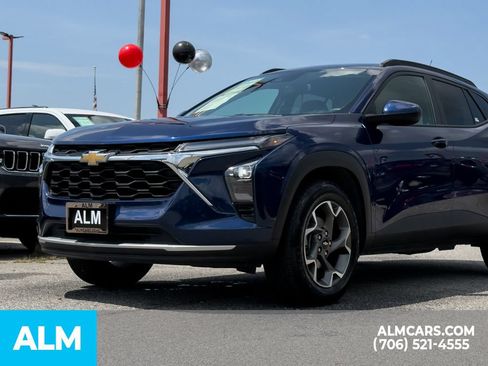 Used 2024 Chevrolet Trax LT FWD image 9