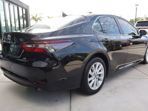 Used 2022 Toyota Camry LE FWD image 3