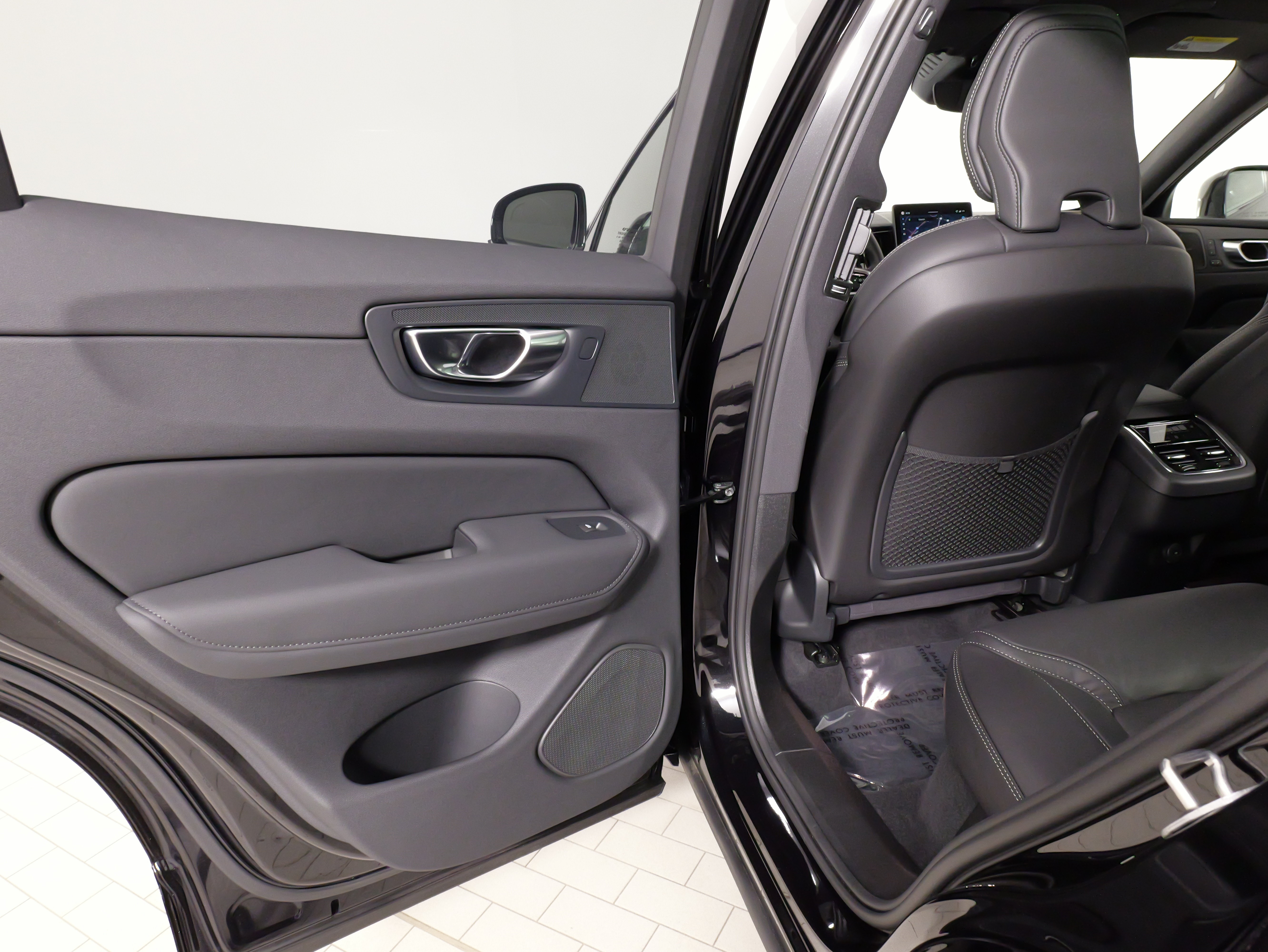 Used 2026 Volvo XC60 B5 Ultra w/ Protection Package Premier AWD/4WD image 33