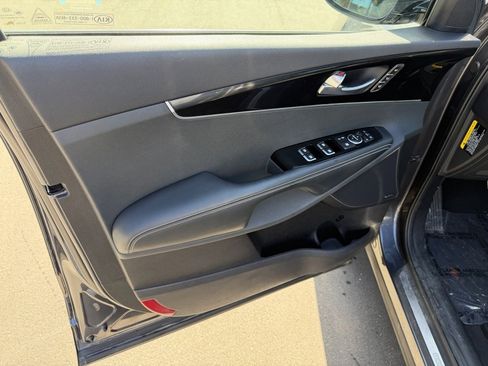 Used 2017 Kia Sorento SX image 13