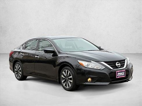 Used 2017 Nissan Altima 2.5 SV image 3