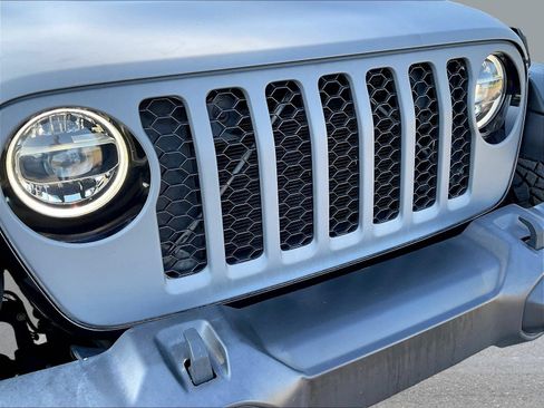Used 2021 Jeep Gladiator Sport AWD/4WD image 34