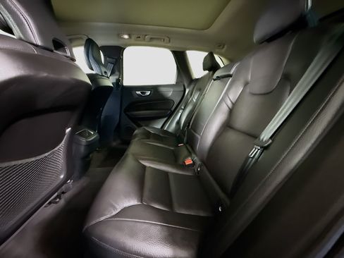 Used 2023 Volvo XC60 B5 Plus FWD image 25