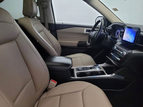 Used 2020 Ford Explorer XLT w/ Equipment Group 202A AWD/4WD image 21