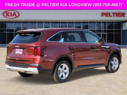 Used 2025 Kia Sorento LX FWD image 4